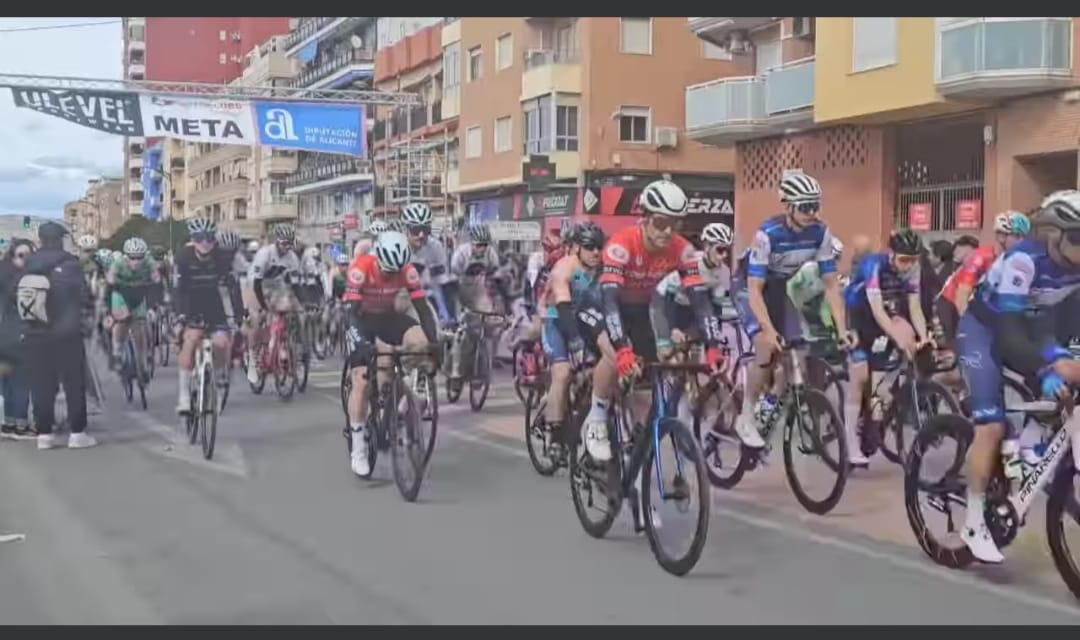 Un control antidopaje provoca el abandono de 130 corredores en una prueba ciclista en Villena