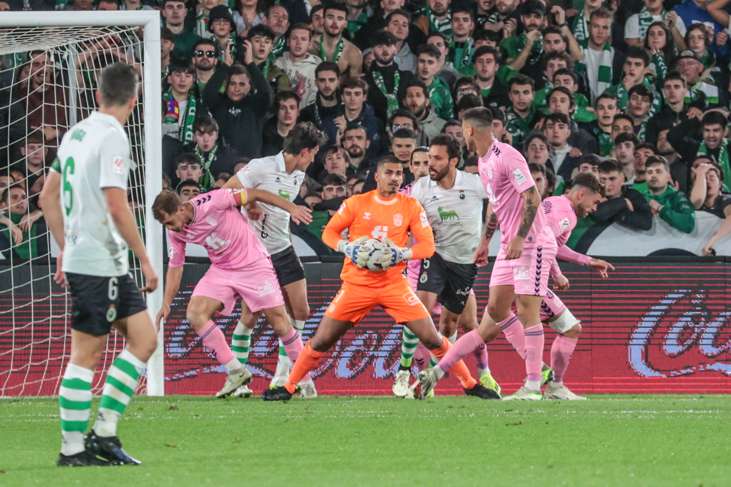 Guille Vallejo, portero del Eldense: «Somos un vestuario muy unido y nuestra mirada solo está puesta en el Andorra»