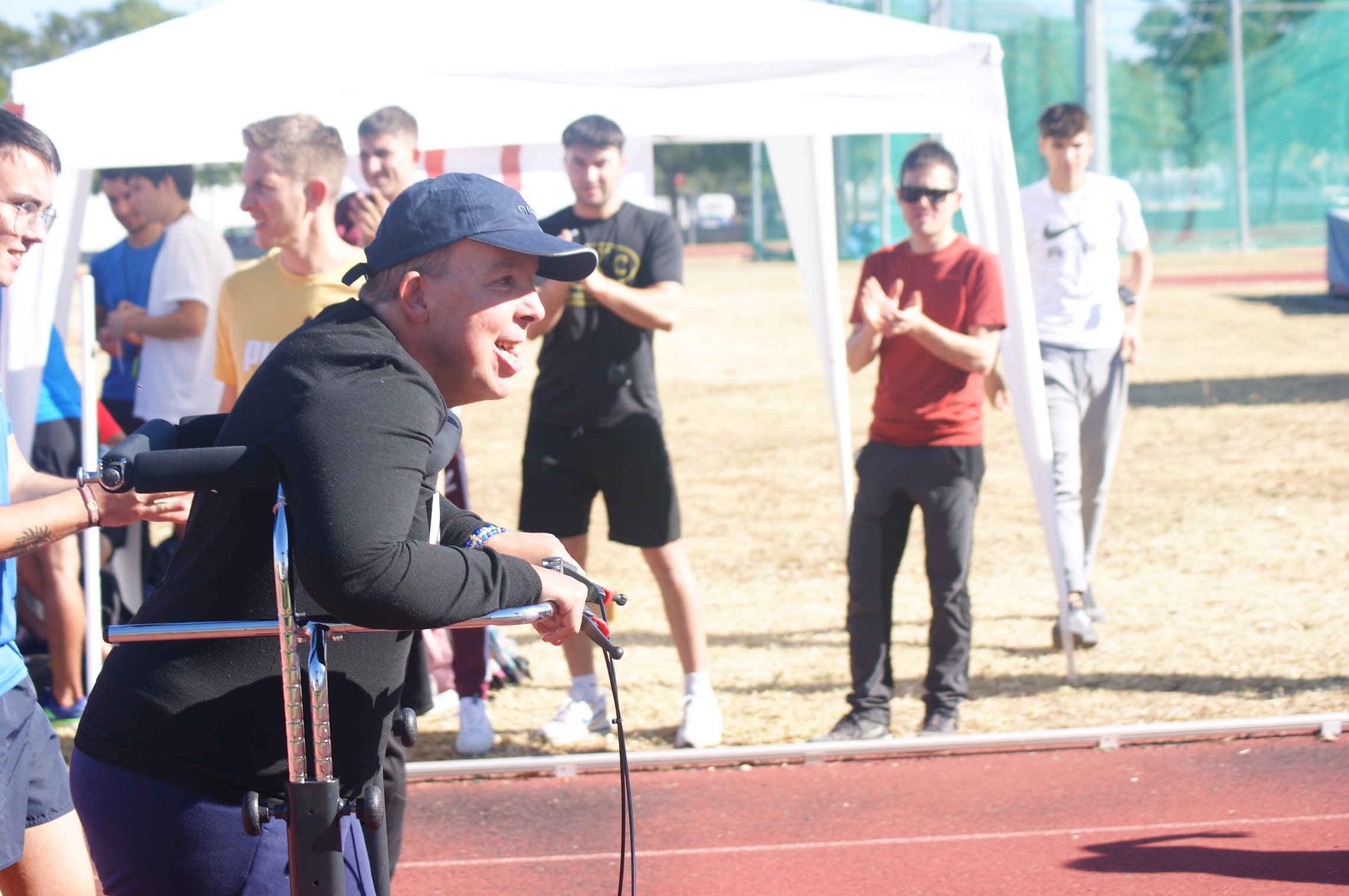 Estudiantes de Vallada y Petrer crean un andador que facilita la vida a personas con movilidad reducida