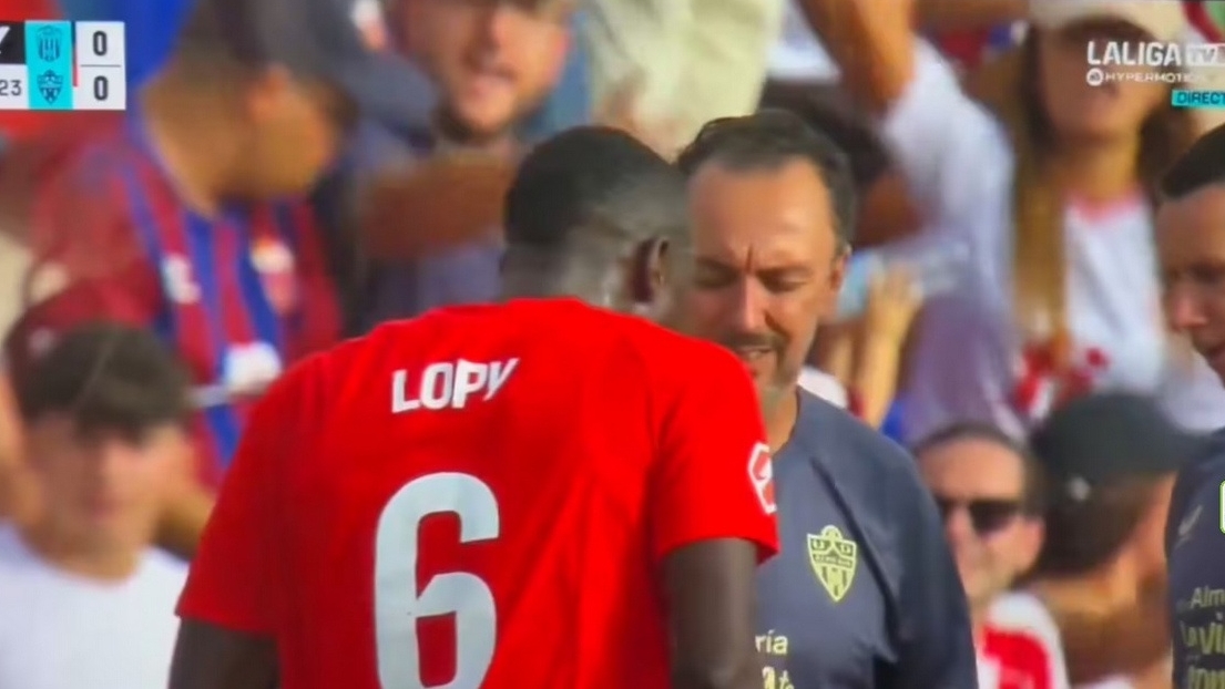 El Eldense expulsa a una espectadora por proferir, presuntamente, insultos racistas hacia un jugador del Almería