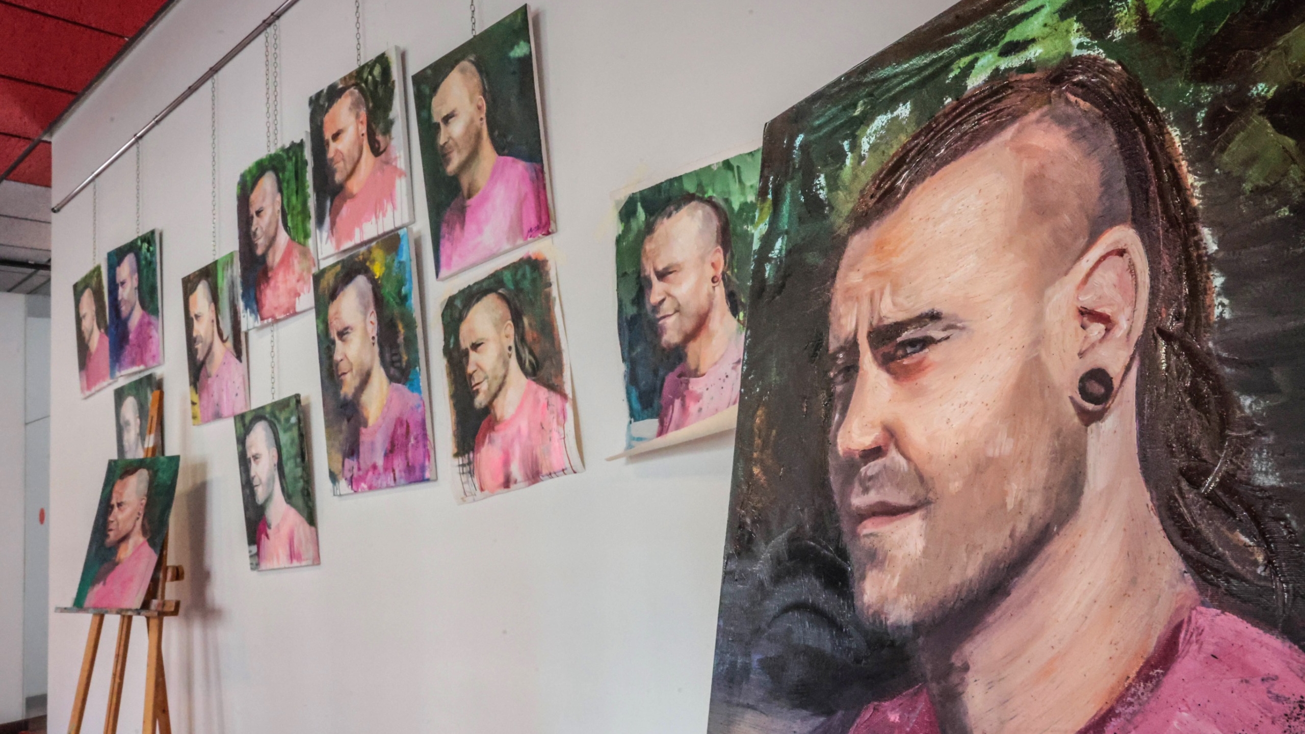 La Casa Grande del Jardín de la Música de Elda acoge una exposición pictórica de vegetación y retratos