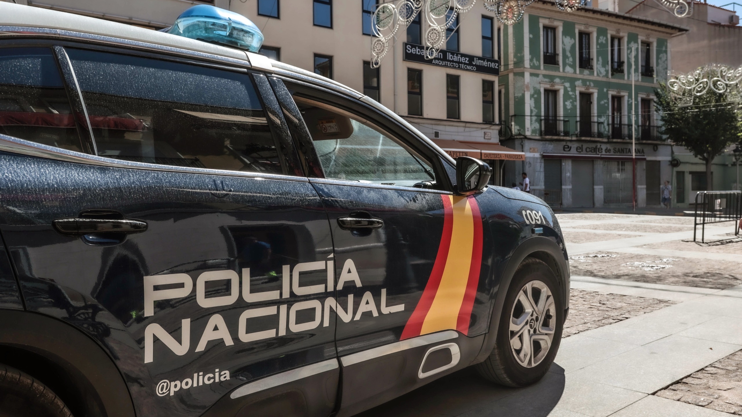 La Policía Nacional detiene en Elda a un varón por amenazar a otro con matar a su perro por una deuda pendiente