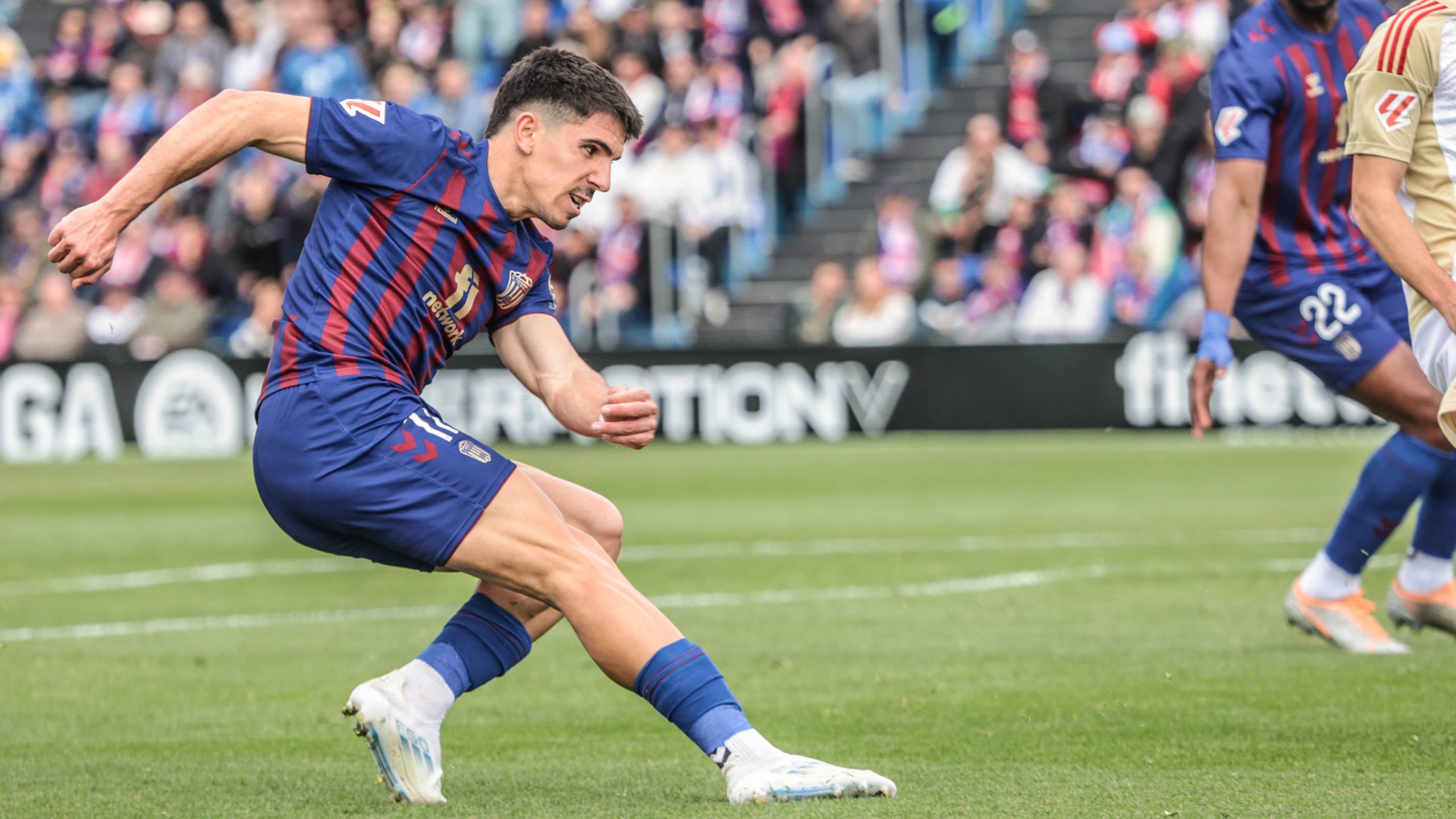 Víctor García, futbolista del Eldense: «El del Racing es un partido para vaciarnos desde el principio»