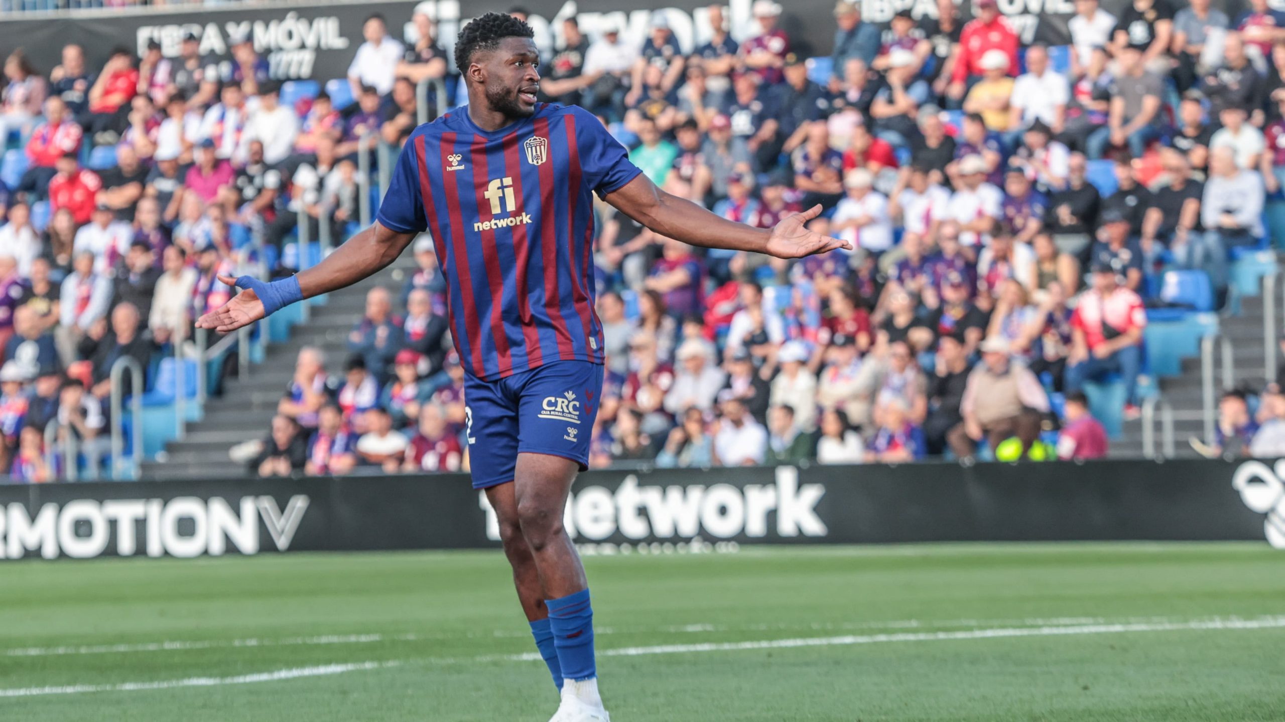 El Eldense denuncia gestos racistas hacia su jugador Sekou Gassama por parte de la afición del Málaga