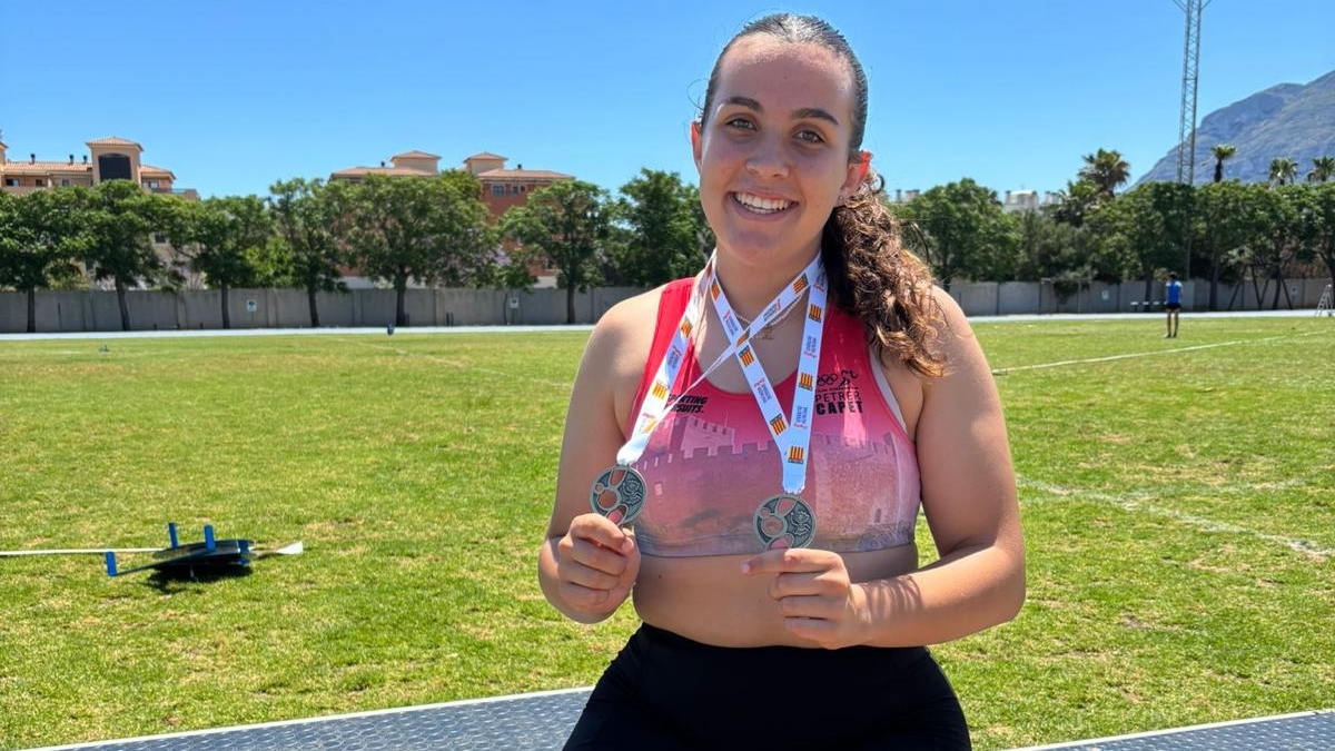 Anhara Ortega Busquier (CAPET Petrer), doble campeona provincial de lanzamiento de martillo y giratorio de peso