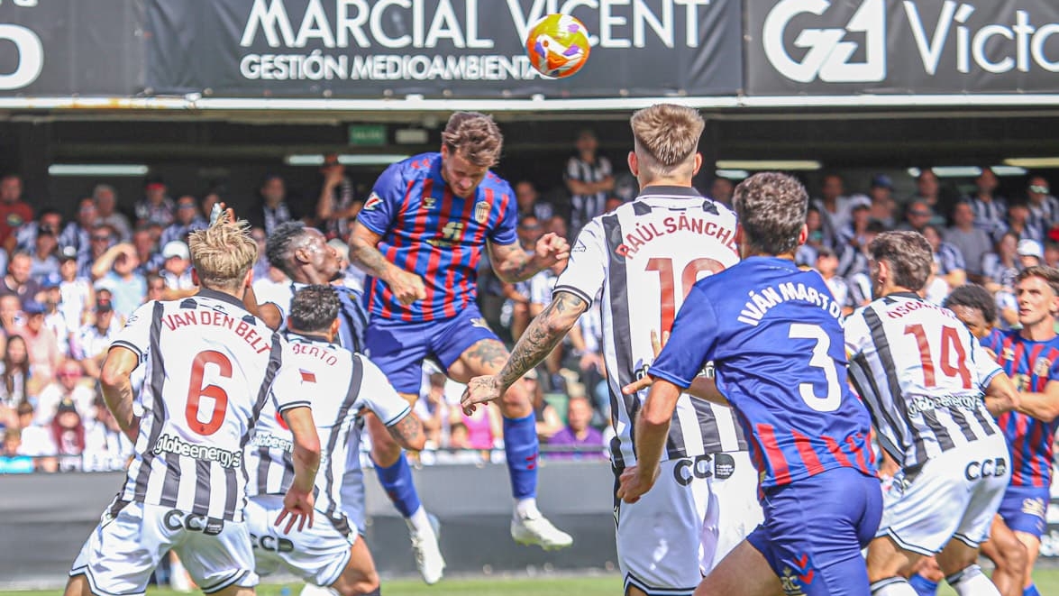 El Eldense sale con vida del todo o nada de Castellón (1-1)