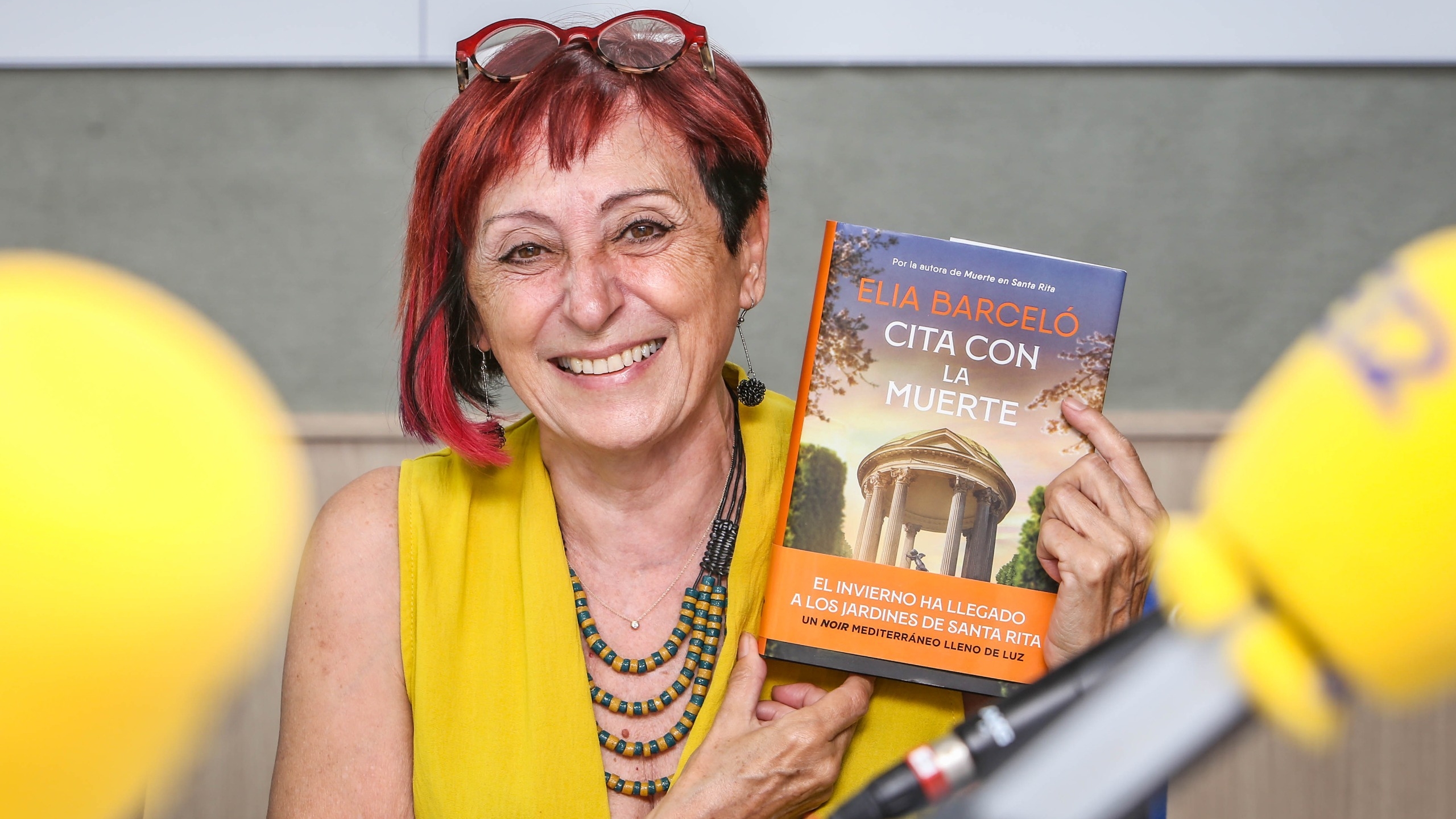 Elia Barceló, escritora de Elda, presenta en el Teatro Castelar su libro “Cita con la muerte”