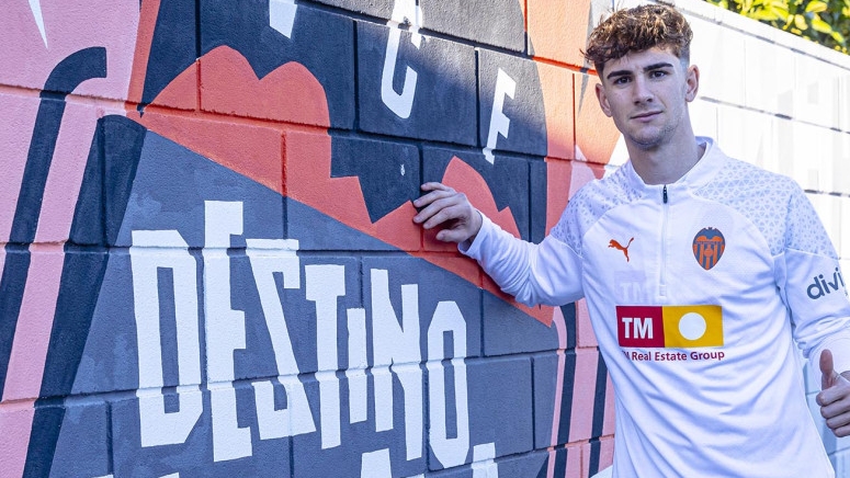 Álex Serradell apuntala el centro de la zaga del Eldense