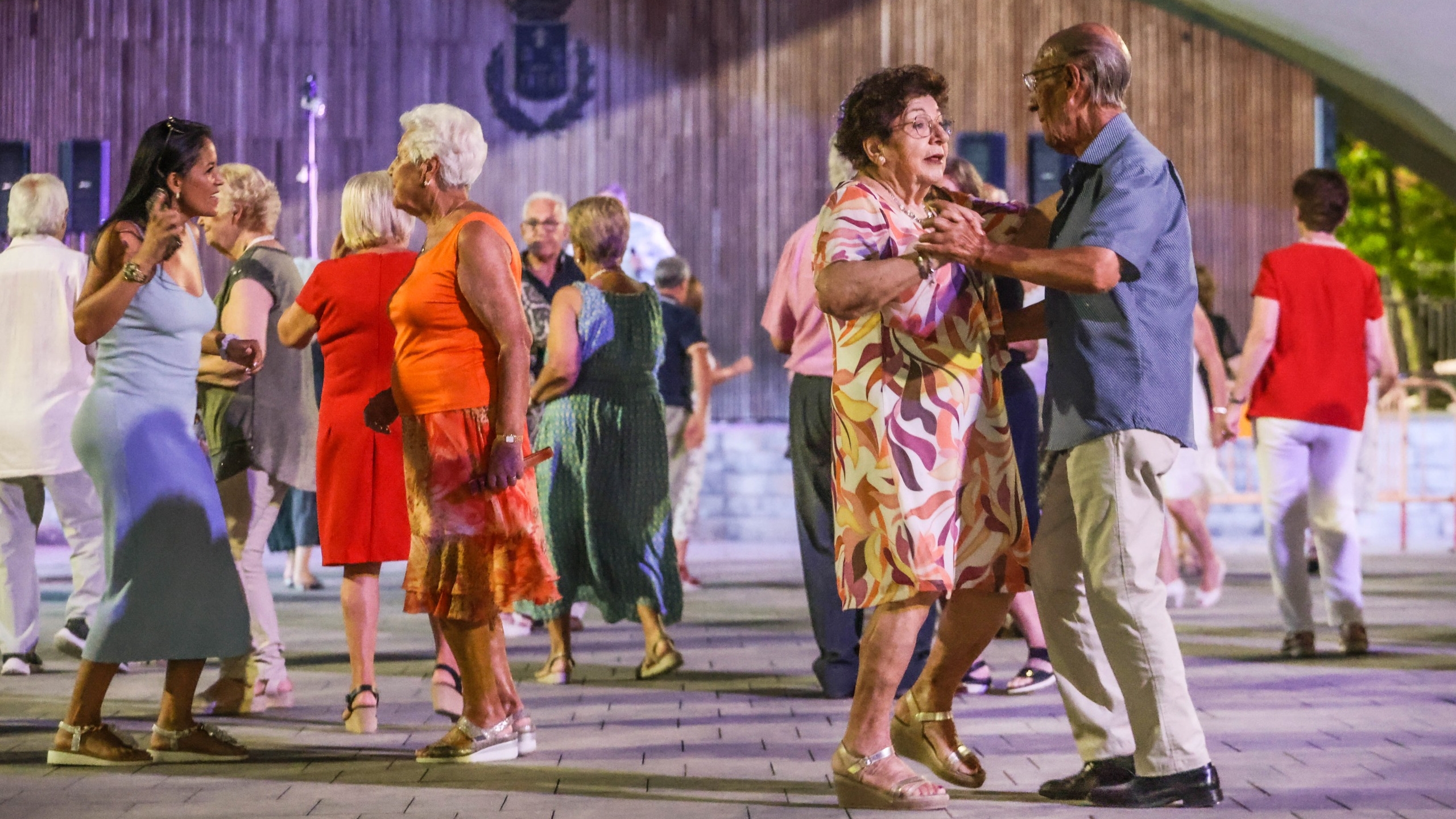 Los bailes de verano de Elda consolidan su papel como espacio de ocio y encuentro para las personas mayores
