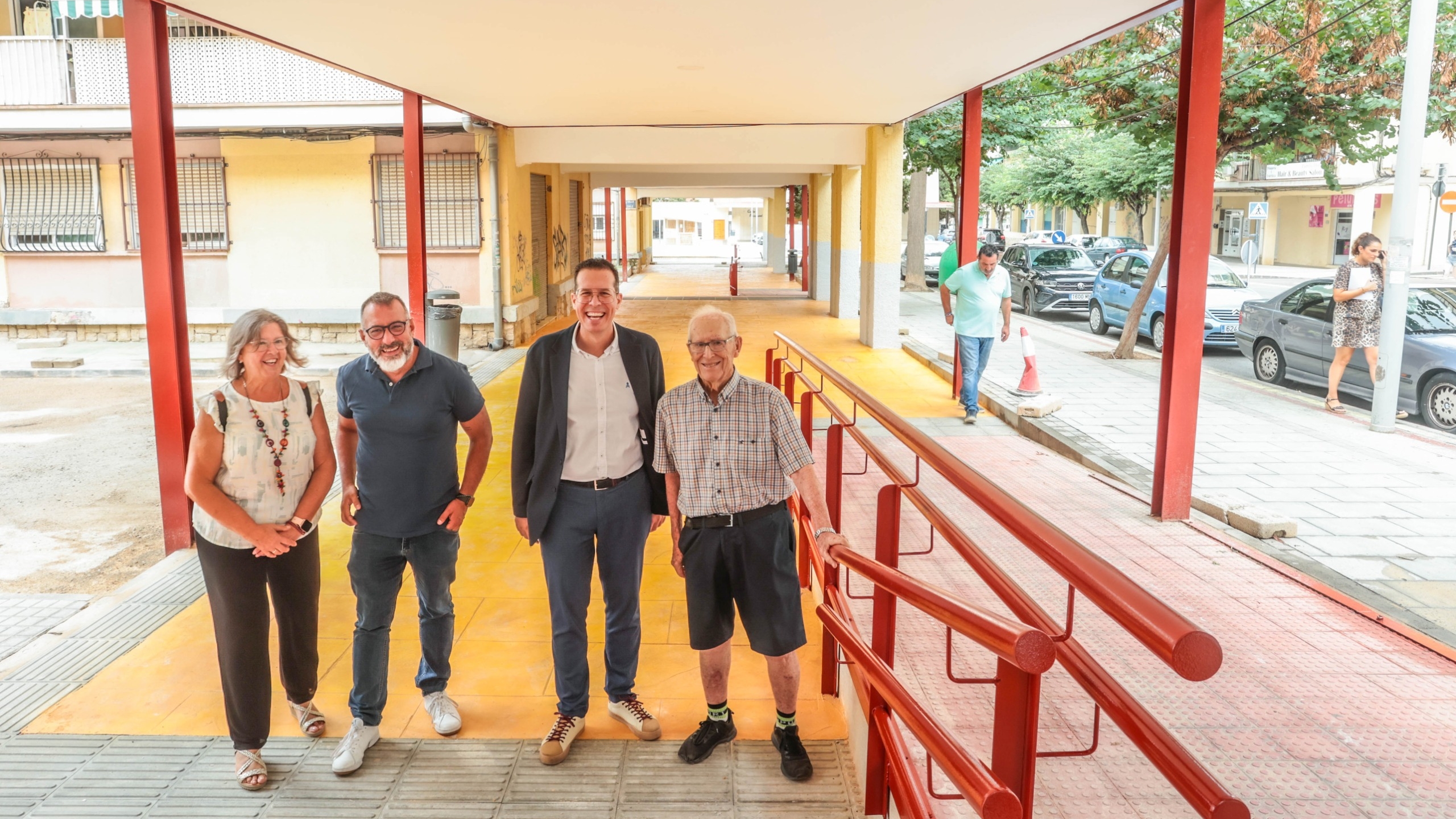 Elda inaugura la renovada pasarela de la calle Méjico en el barrio San Francisco de Sales