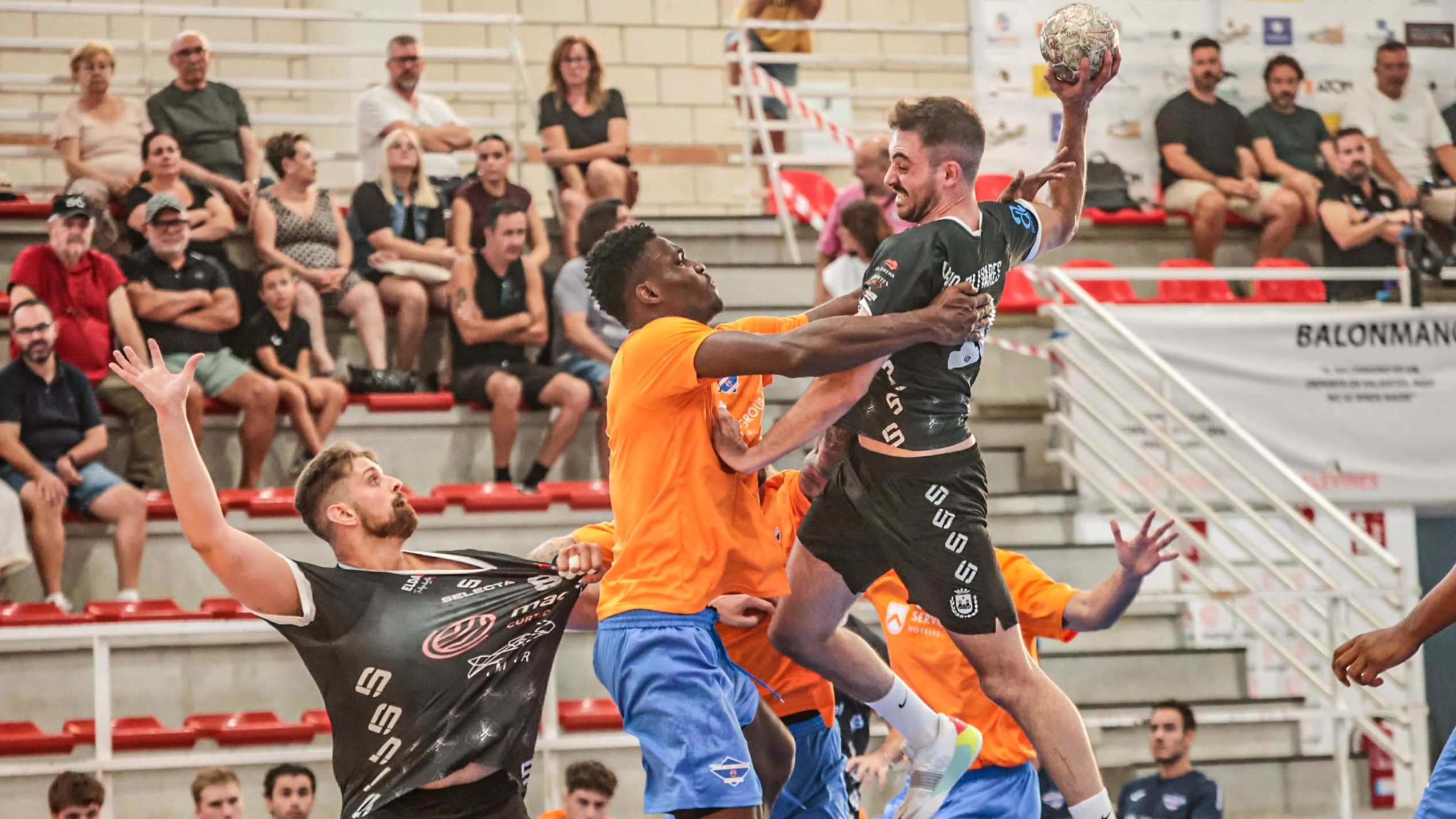 El Elda C.E.E. planta cara al Benidorm pese a la derrota (34-38)