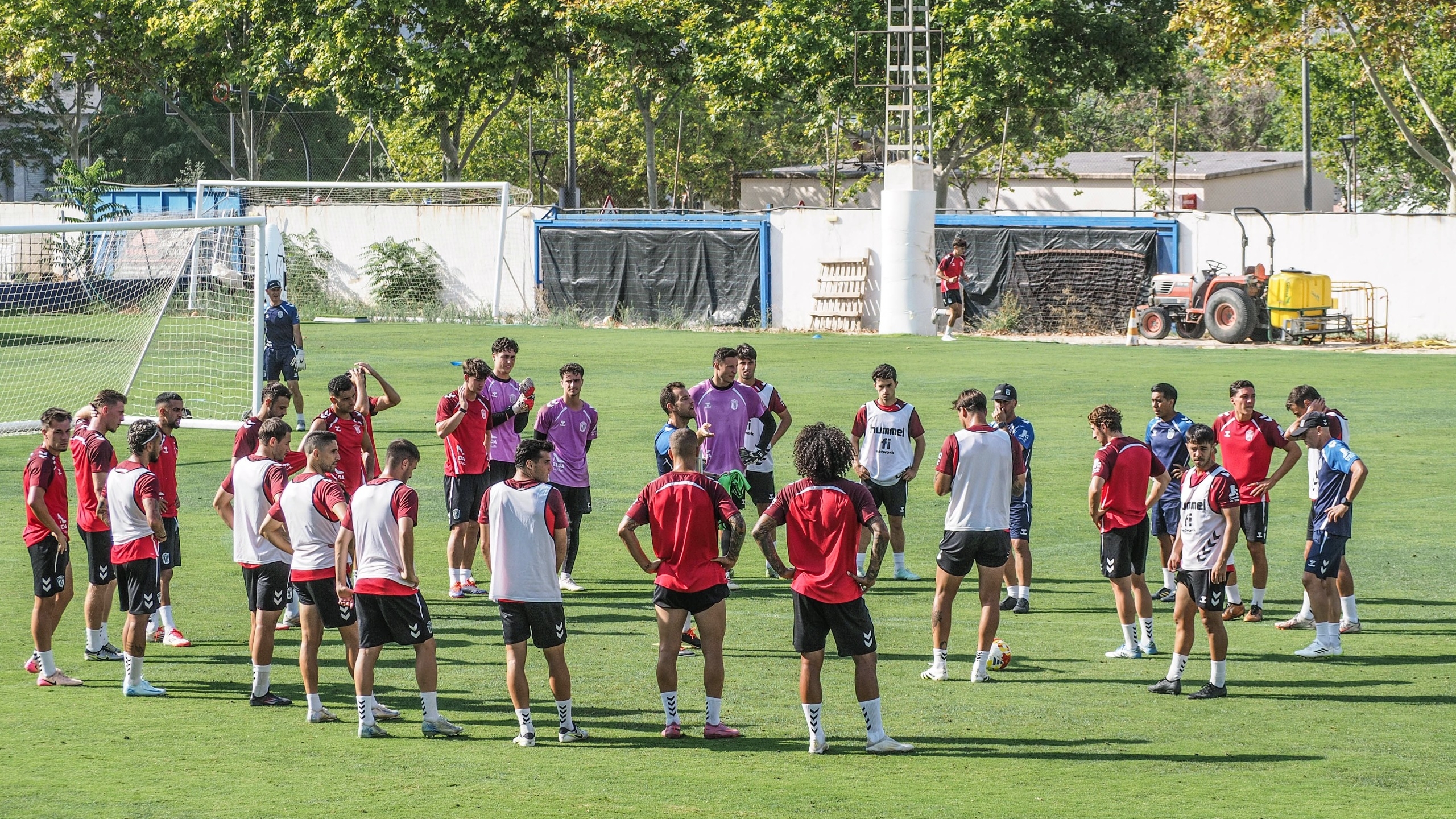El Eldense traslada sus entrenamientos a Bonalba Golf durante la renovación del césped del Anexo