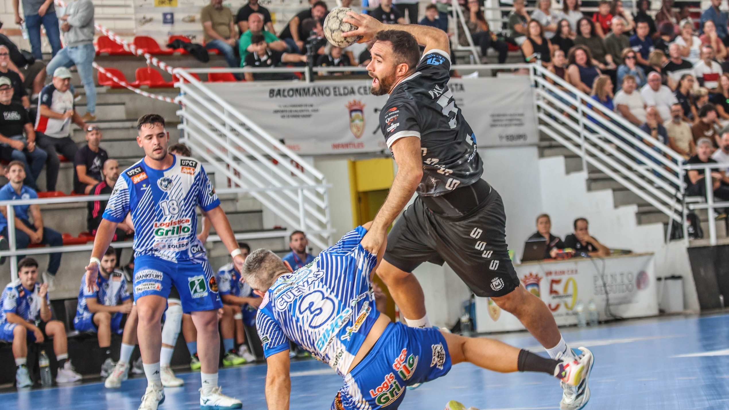 El Elda – C.E.E. se viste de líder tras ganar al Logística Grillo BM. Águilas (33-29)