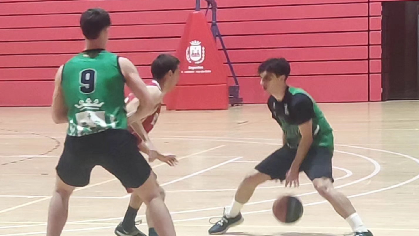 El C. B. Elda logra su primera victoria del curso ante el Perfiles Pleck Benissa (71-68)