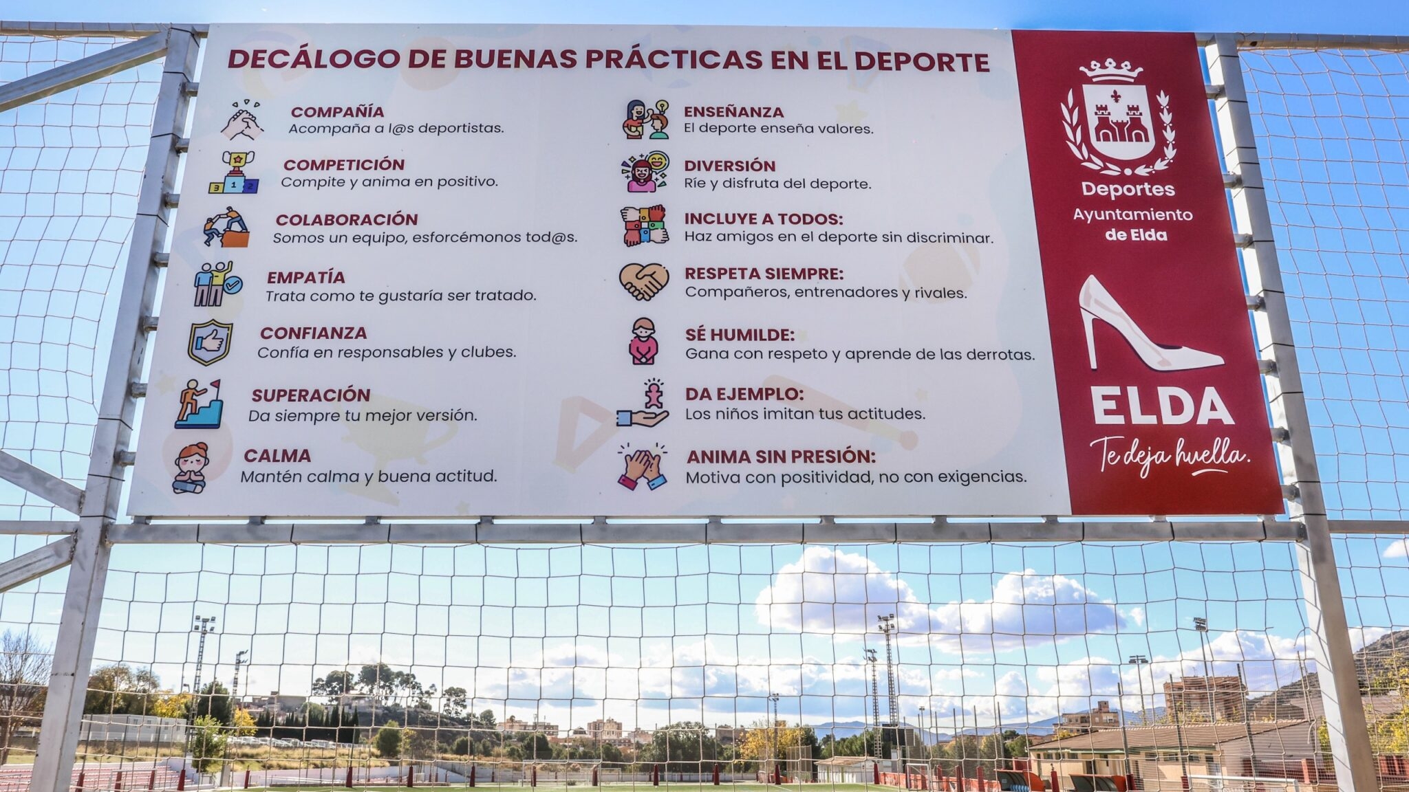 Elda refuerza el juego limpio con la instalación de un decálogo de buenas prácticas en sus instalaciones deportivas