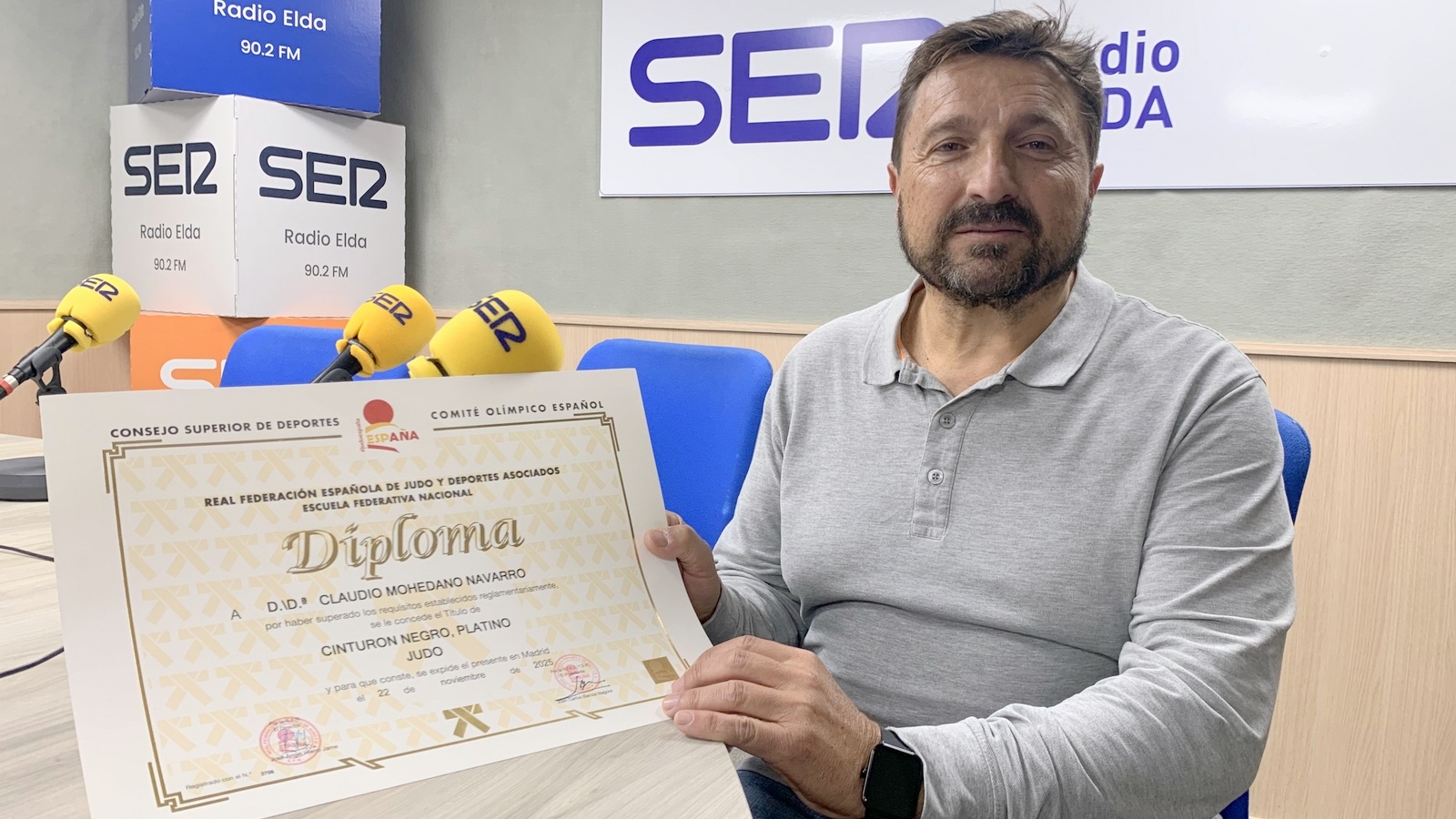 Claudio Mohedano recibe el cinturón negro de platino por su trayectoria en el judo