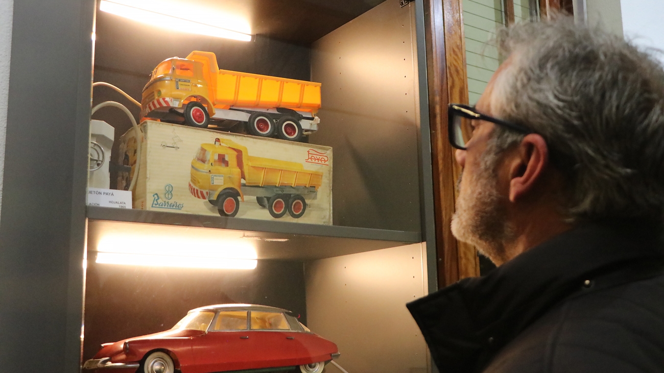 Elda inaugura una muestra de juguetes antiguos con piezas únicas de casi un siglo de historia