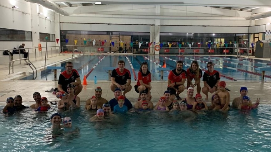 El Club Natación Elda vive un fin de semana intenso entre competición, convivencia y podios