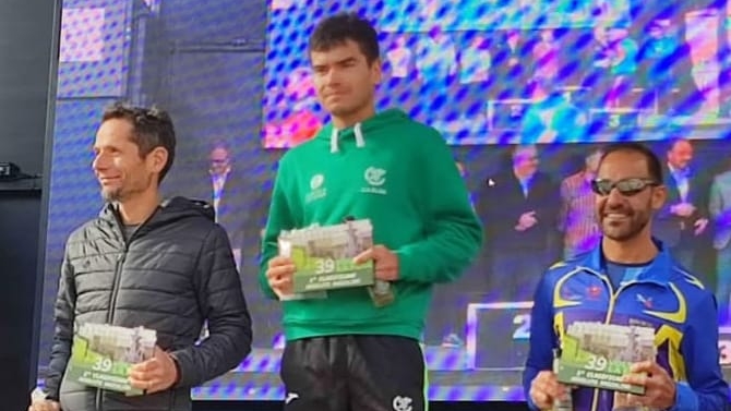 Alejandro Montalbán brilla en la Volta a la Foia