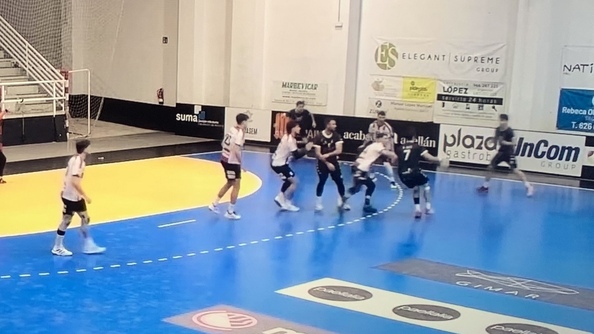 El Elda – C.E.E. no lo tuvo fácil para ganar al Fertiberia Puerto Sagunto B (30-28)