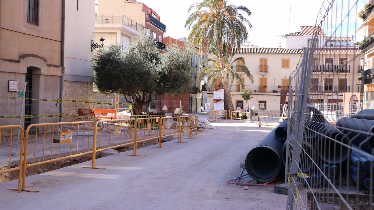 Elda ampliará las excavaciones arqueológicas en el entorno de la iglesia de Santa Ana tras el hallazgo de nuevos restos históricos