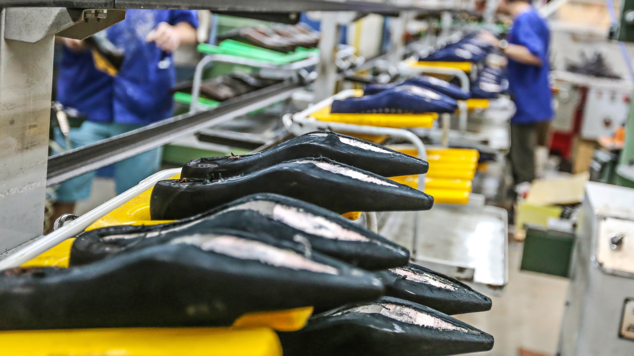 El calzado del Medio Vinalopó resiste la incertidumbre y mira hacia la innovación industrial