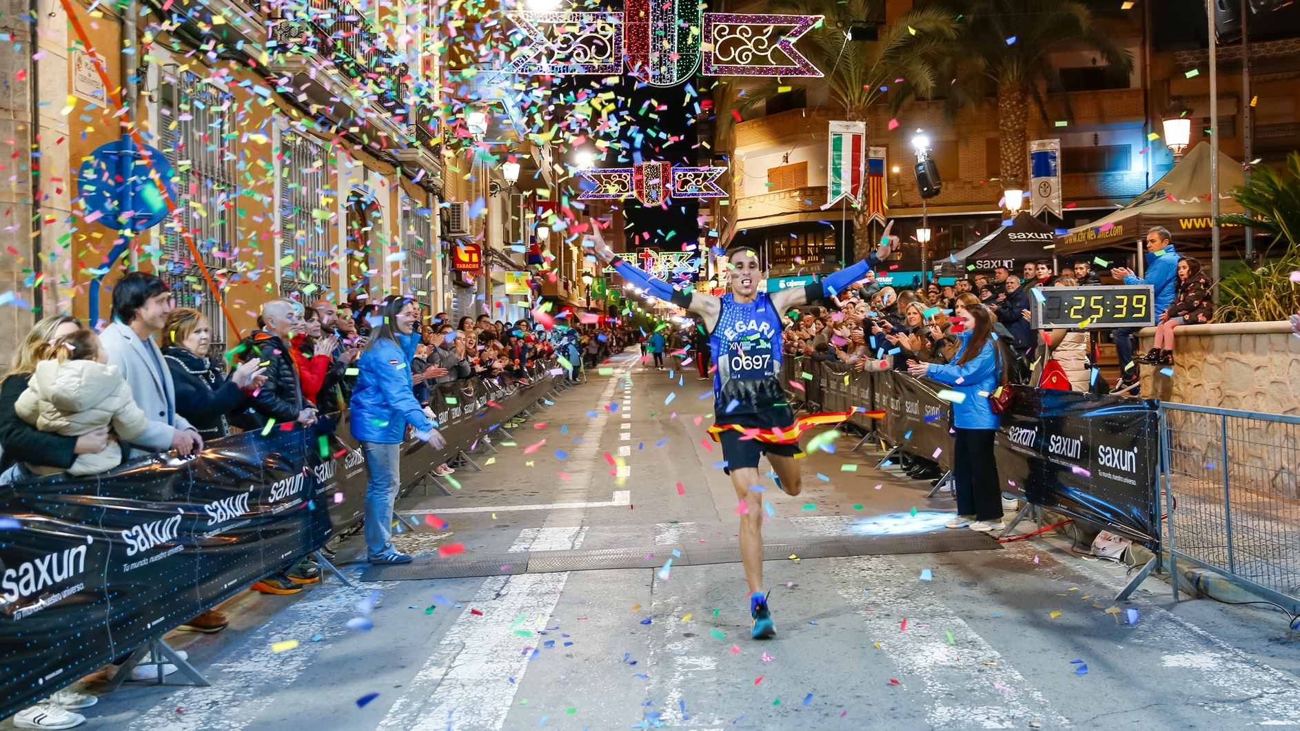 El Cross Nocturno Saxun Villa de Sax cumple 15 ediciones como antesala deportiva de las fiestas