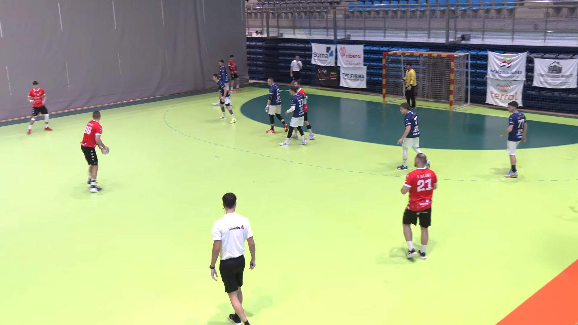 El BM Elda – C.E.E. refuerza su liderato con una victoria en Torrevieja (23-29)