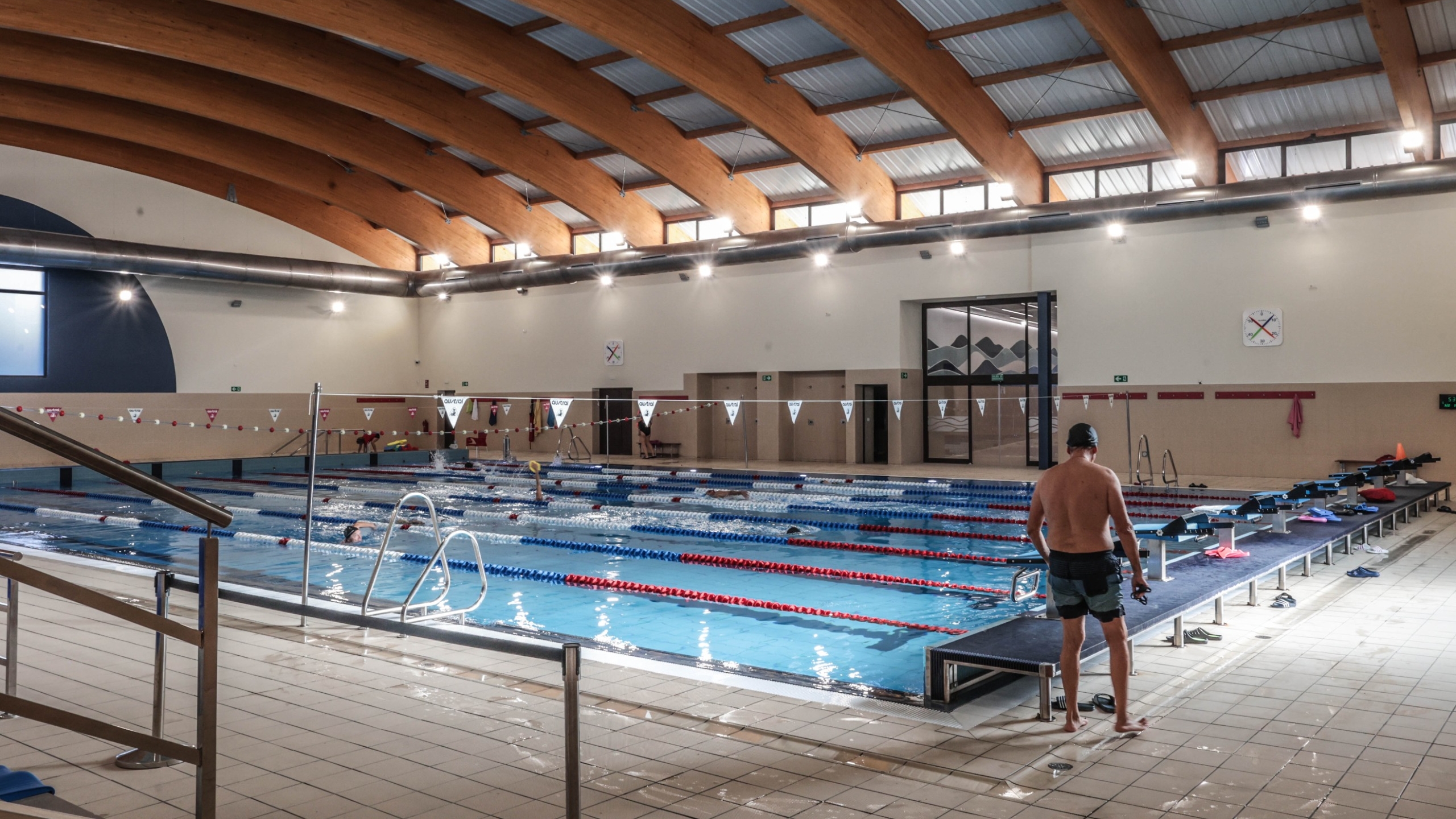 La piscina cubierta de Petrer alcanza los 1.700 usuarios en su primer año tras la reapertura