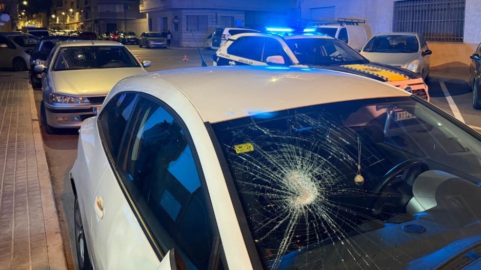 Detenido un hombre en Novelda por causar daños a vehículos con una pata de cabra